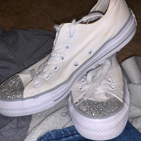 silver toe converse